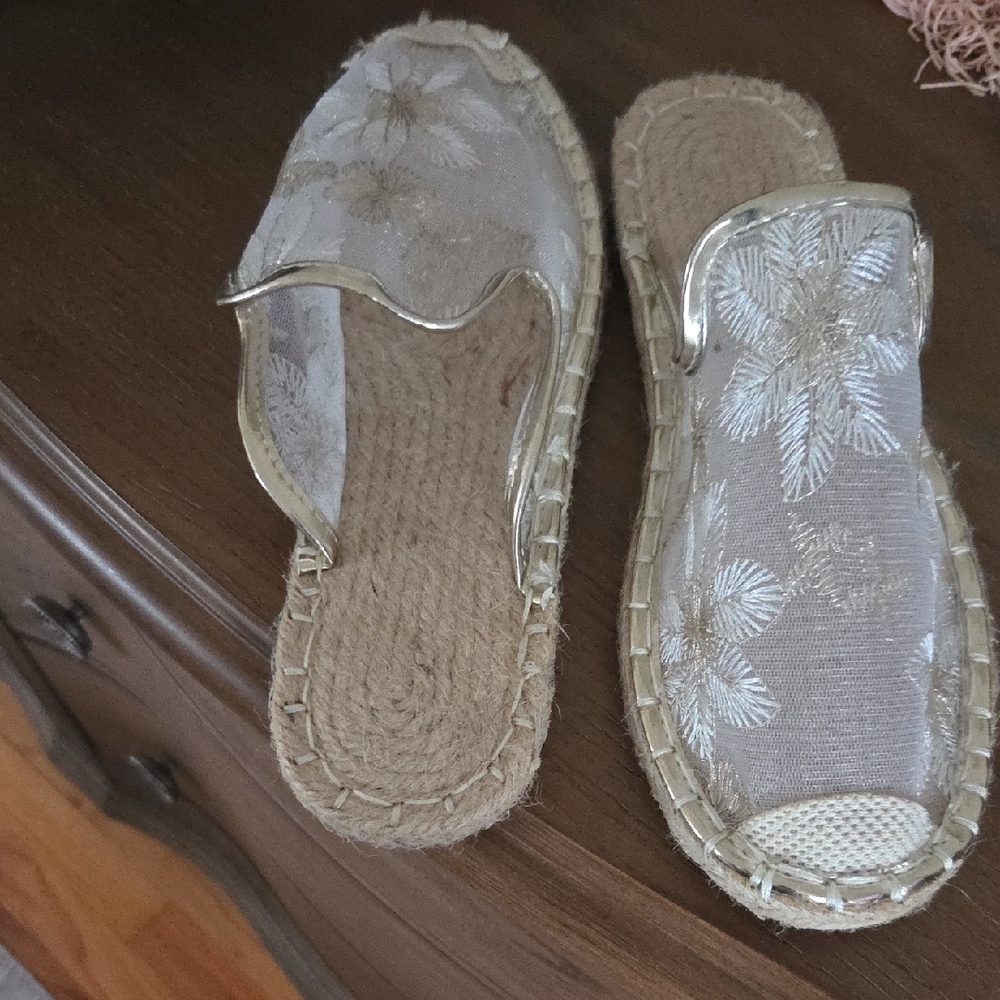 Chic Floral Espadrille Slides